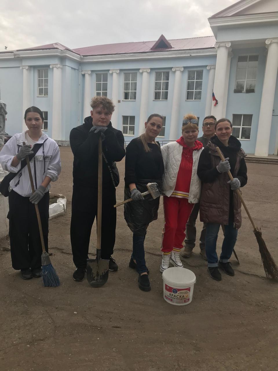 Городской субботник с членами Общественного совета при Администрации Орджоникидзевского района